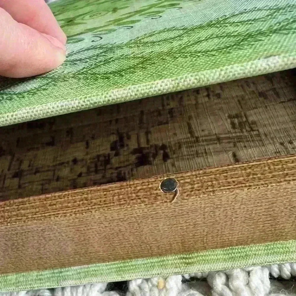 Love and Poetry Green Keepsake Wil Box Magnet Closure Wood Interior Book  Decor - Picture 8 of 10